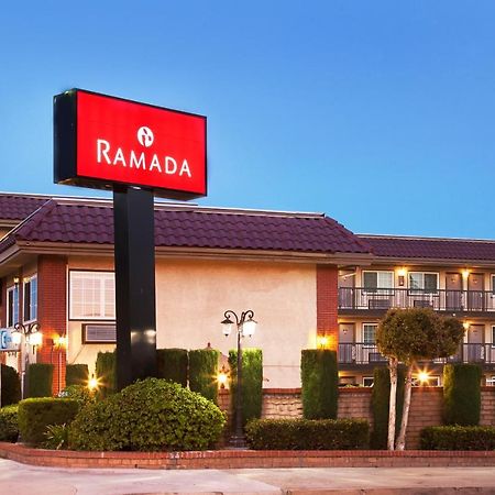Ramada By Wyndham Pasadena Hotel Exterior foto