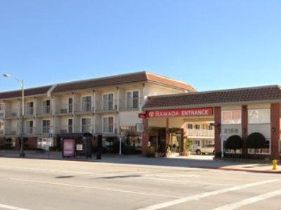 Ramada By Wyndham Pasadena Hotel Exterior foto