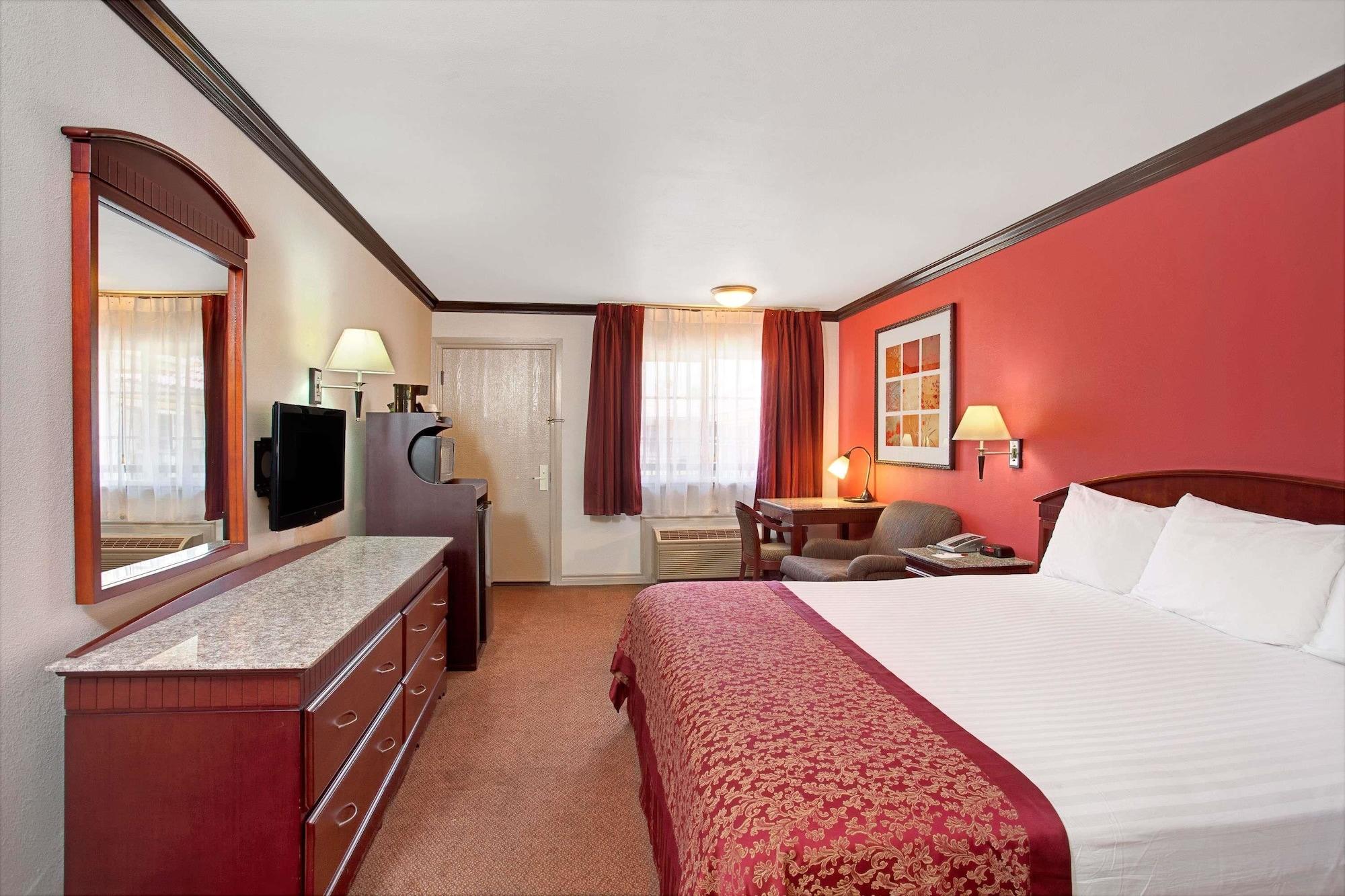 Ramada By Wyndham Pasadena Hotel Exterior foto