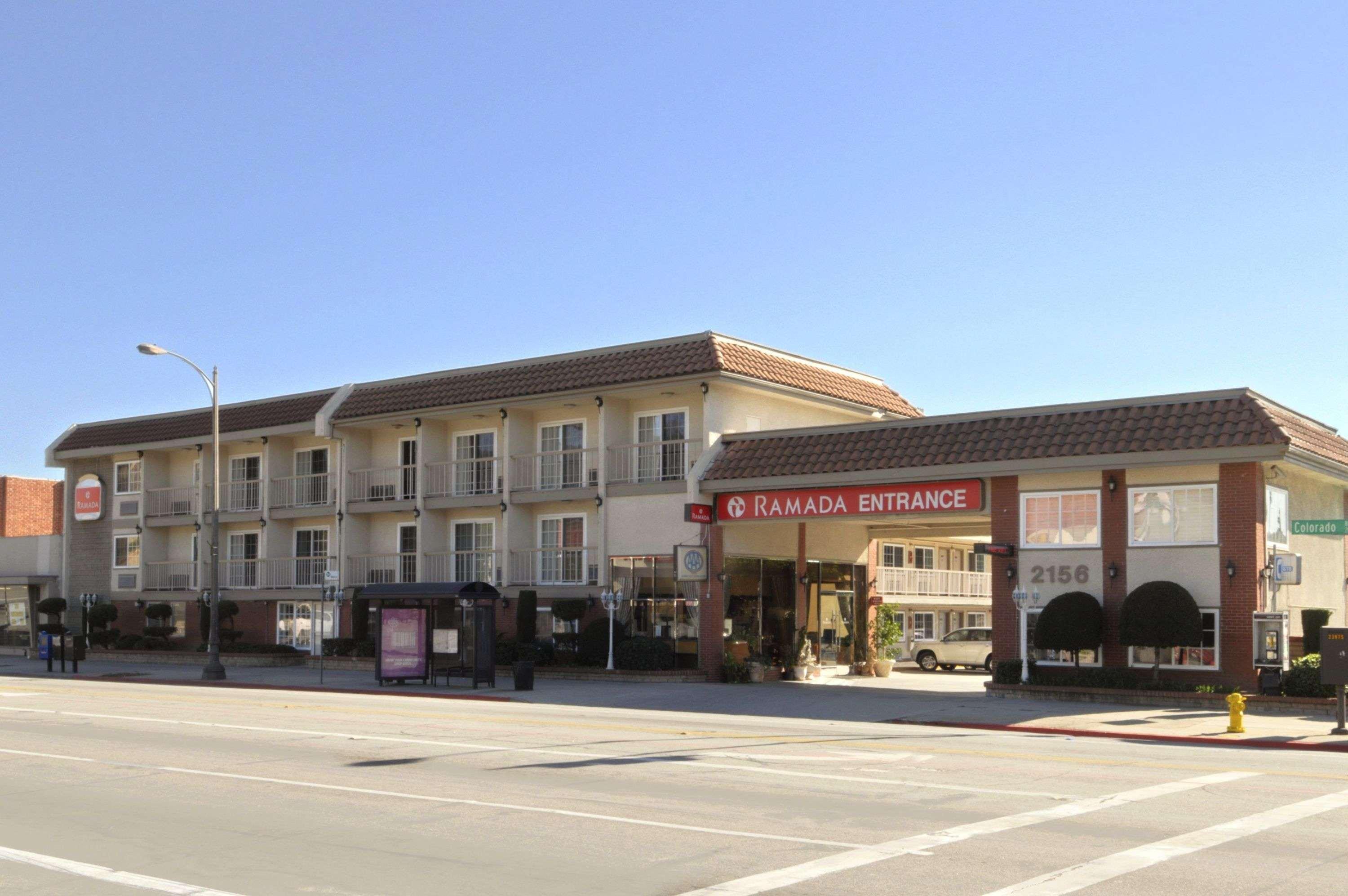 Ramada By Wyndham Pasadena Hotel Exterior foto