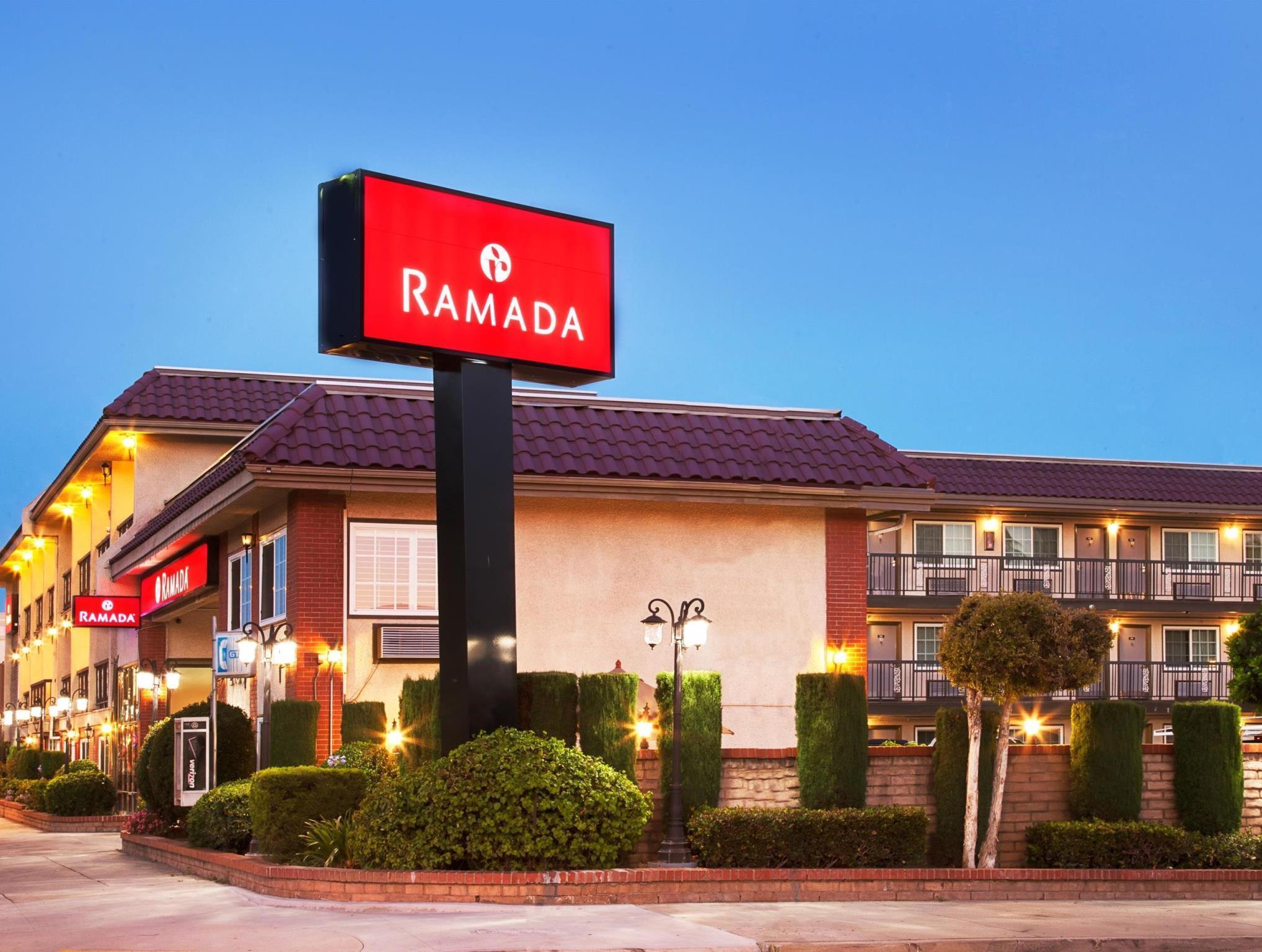 Ramada By Wyndham Pasadena Hotel Exterior foto