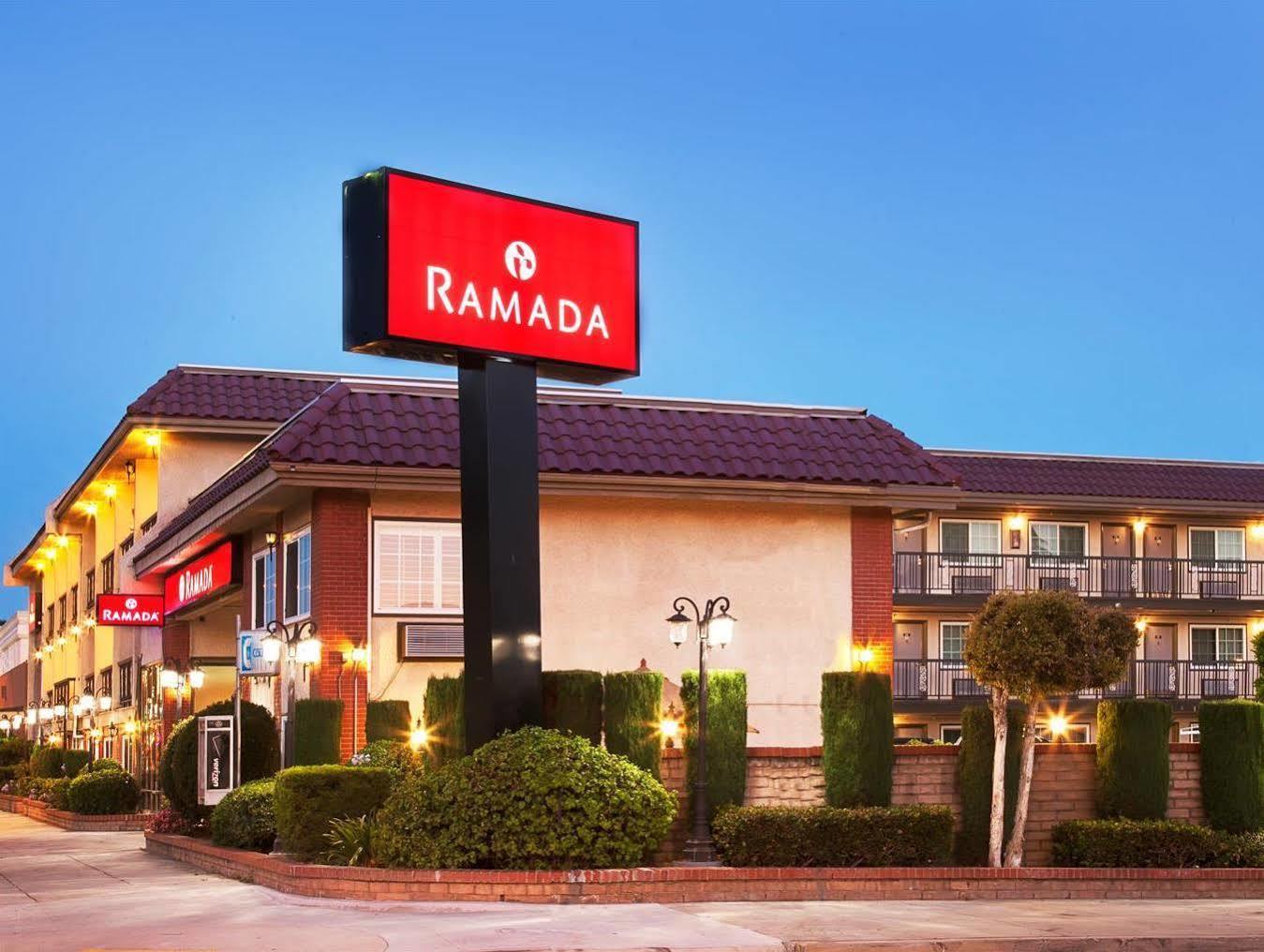 Ramada By Wyndham Pasadena Hotel Exterior foto